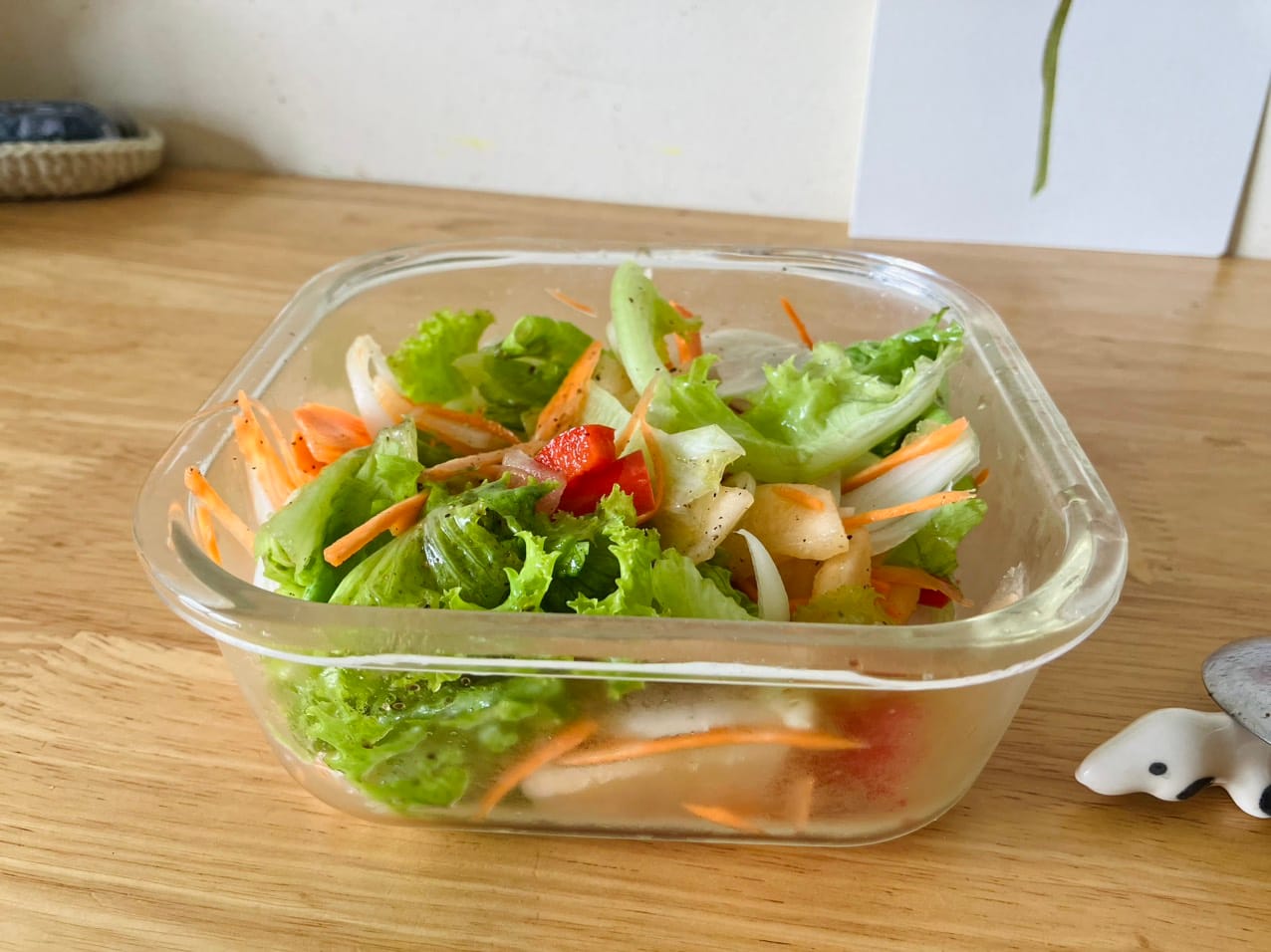 [nutrition] lemon infused water and colorful salad